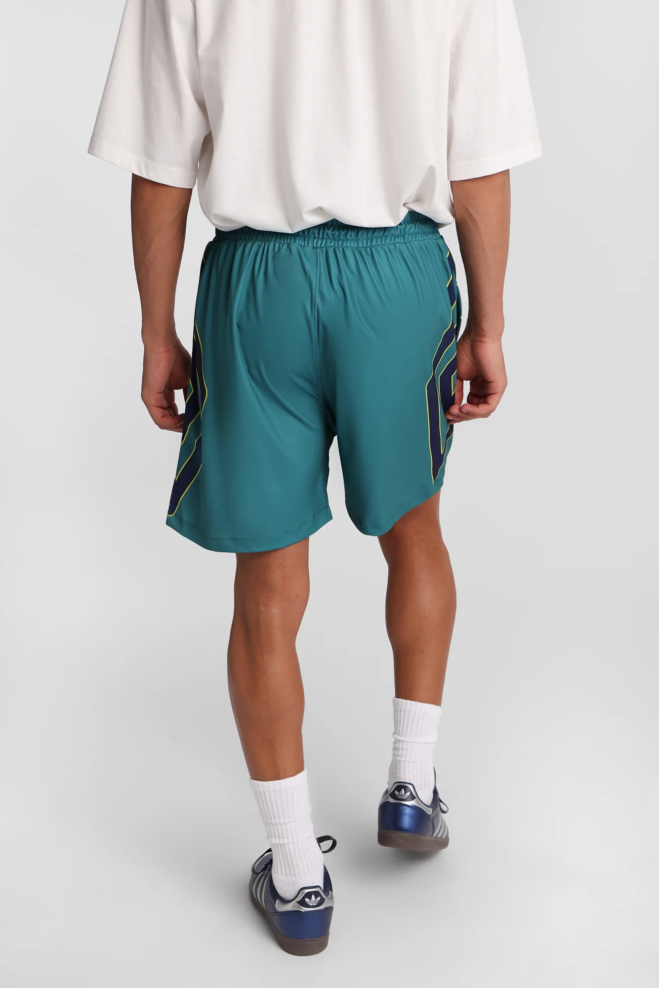 Umbro Big Logo Mesh Shorts - Image 3
