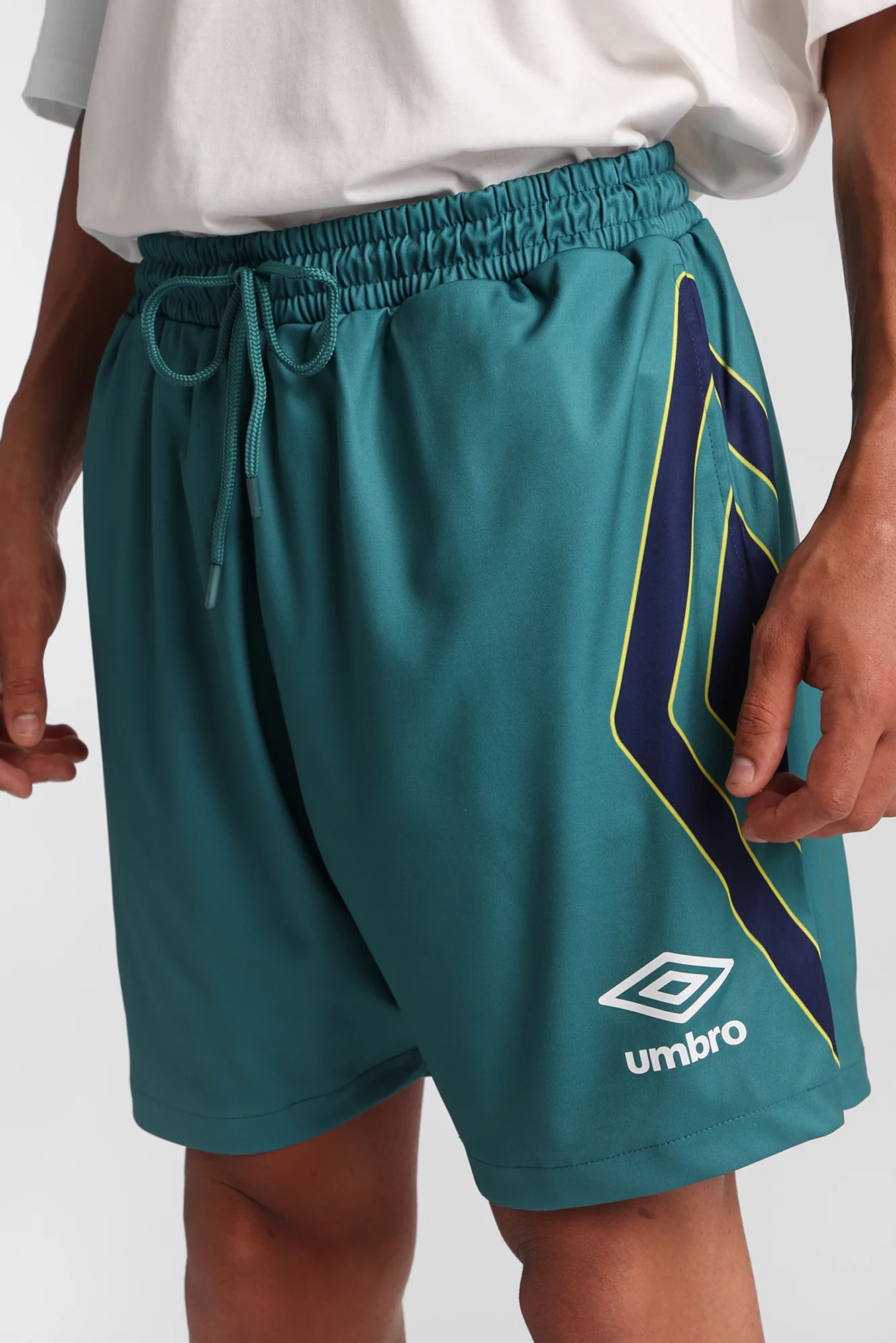 Umbro Big Logo Mesh Shorts - Image 5