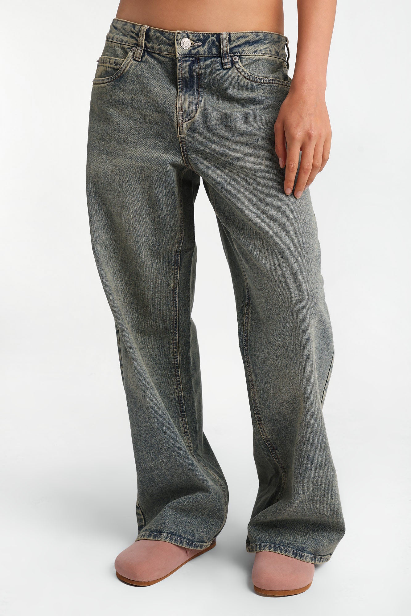 Chloe Star Patch Embroidered Low Rise Baggy Jeans - Image 3