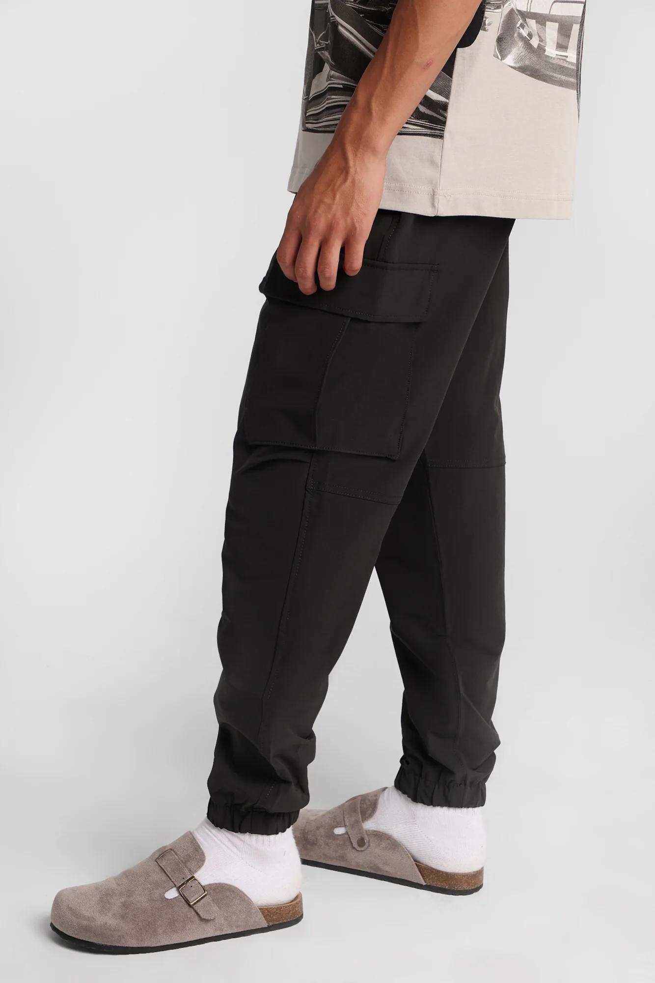 Traveler Jogger - Image 11
