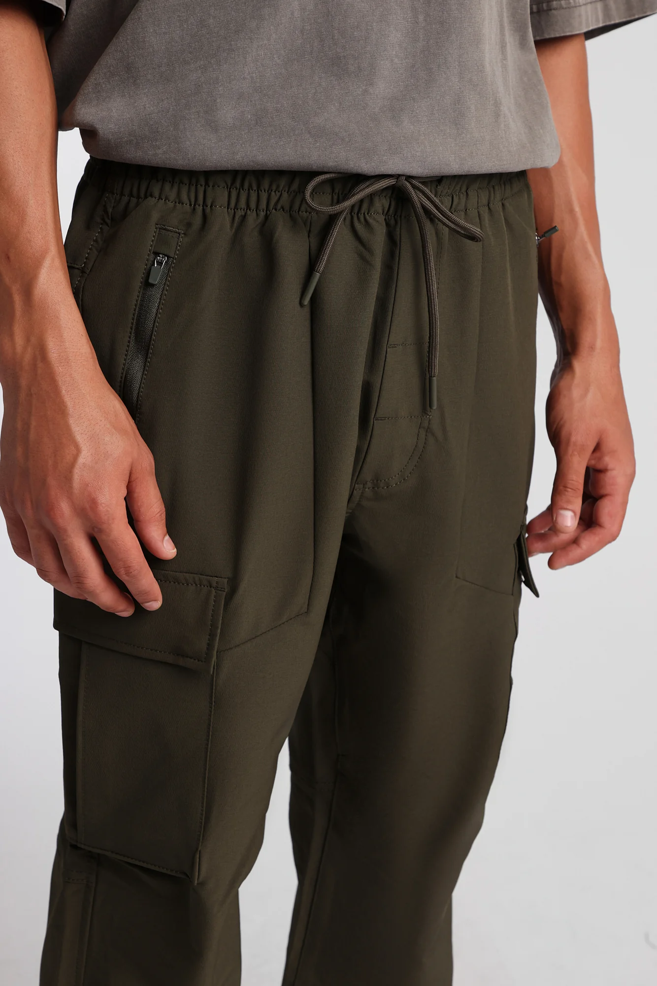 Traveler Jogger - Image 12