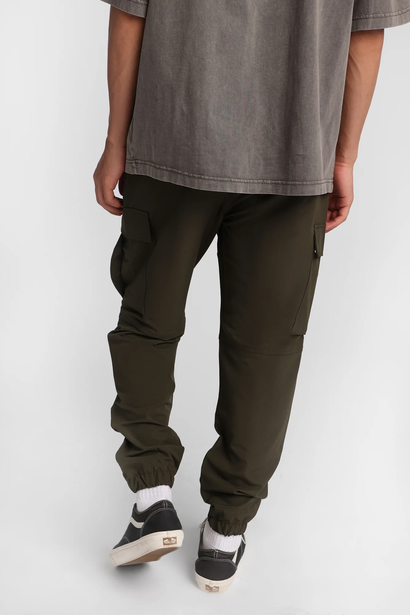 Traveler Jogger - Image 13