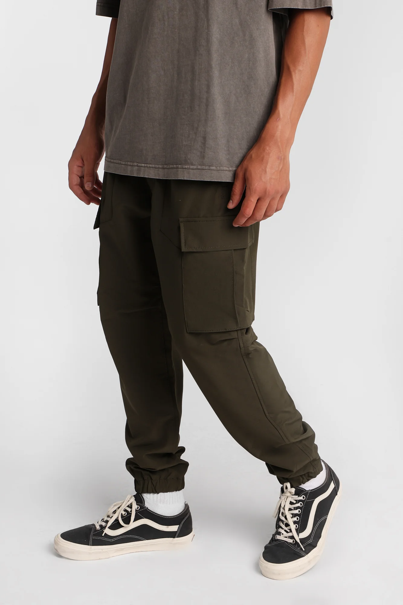 Traveler Jogger - Image 15