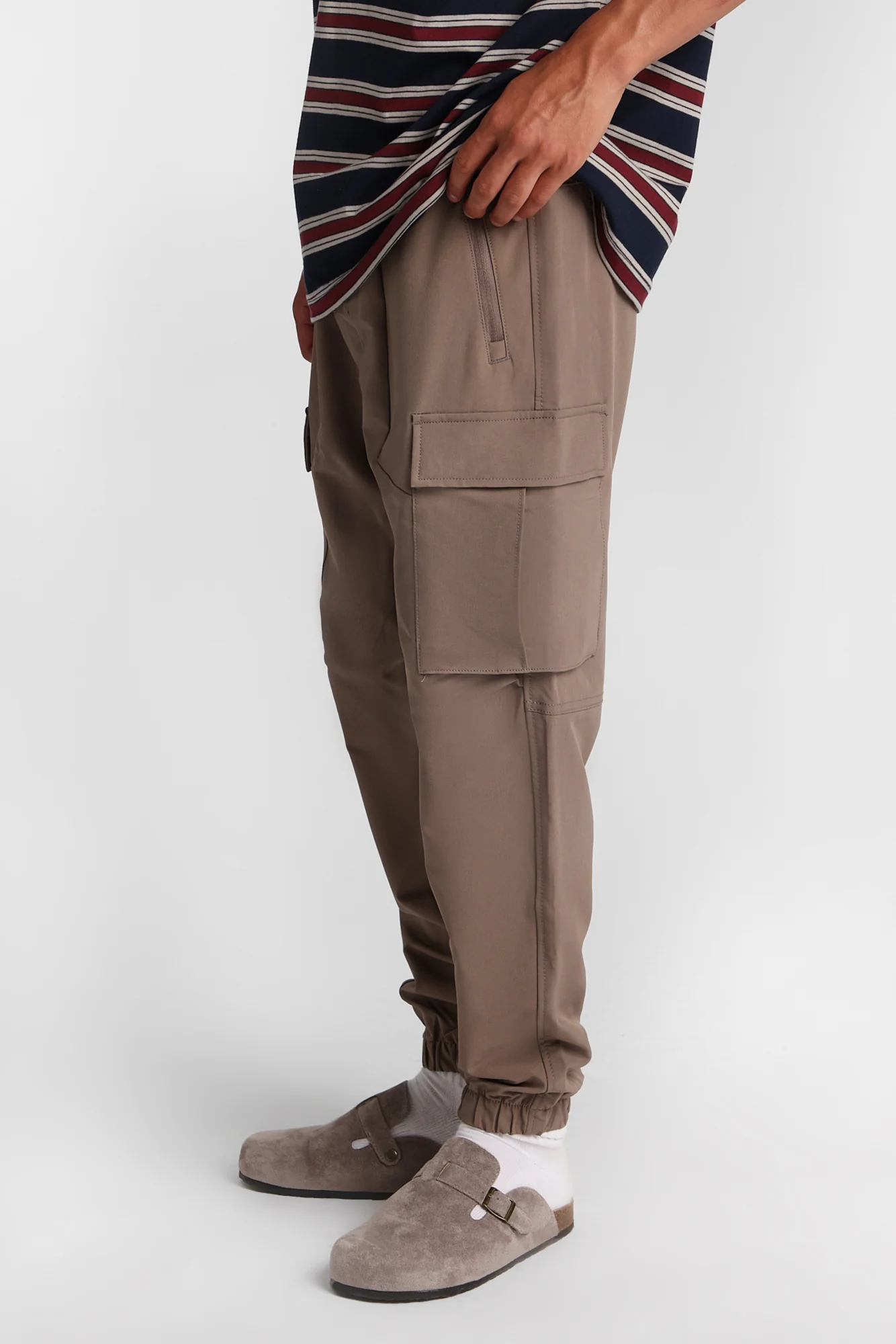 Traveler Jogger - Image 20