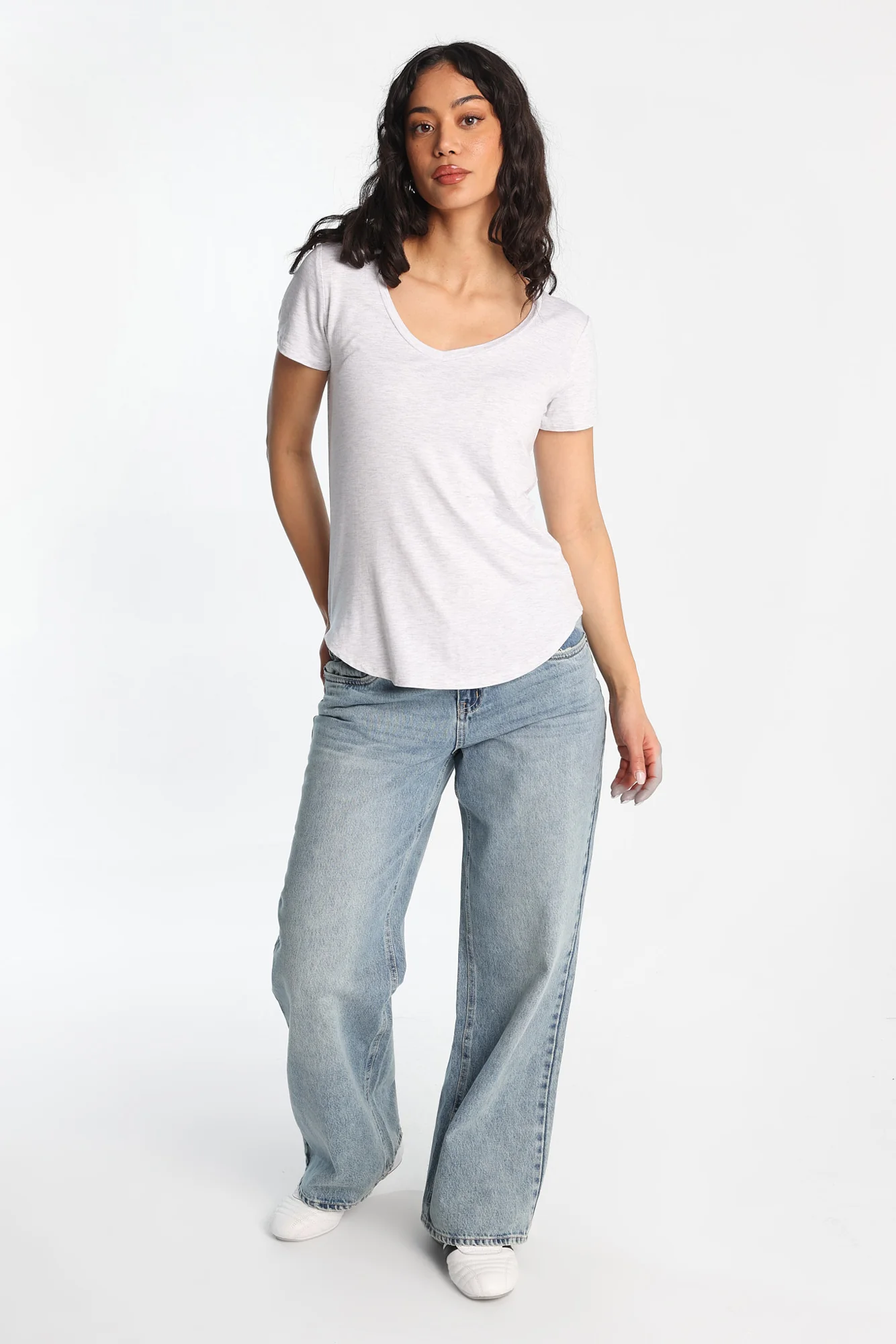 AERO Short Sleeve V-Neck Tee - Image 10