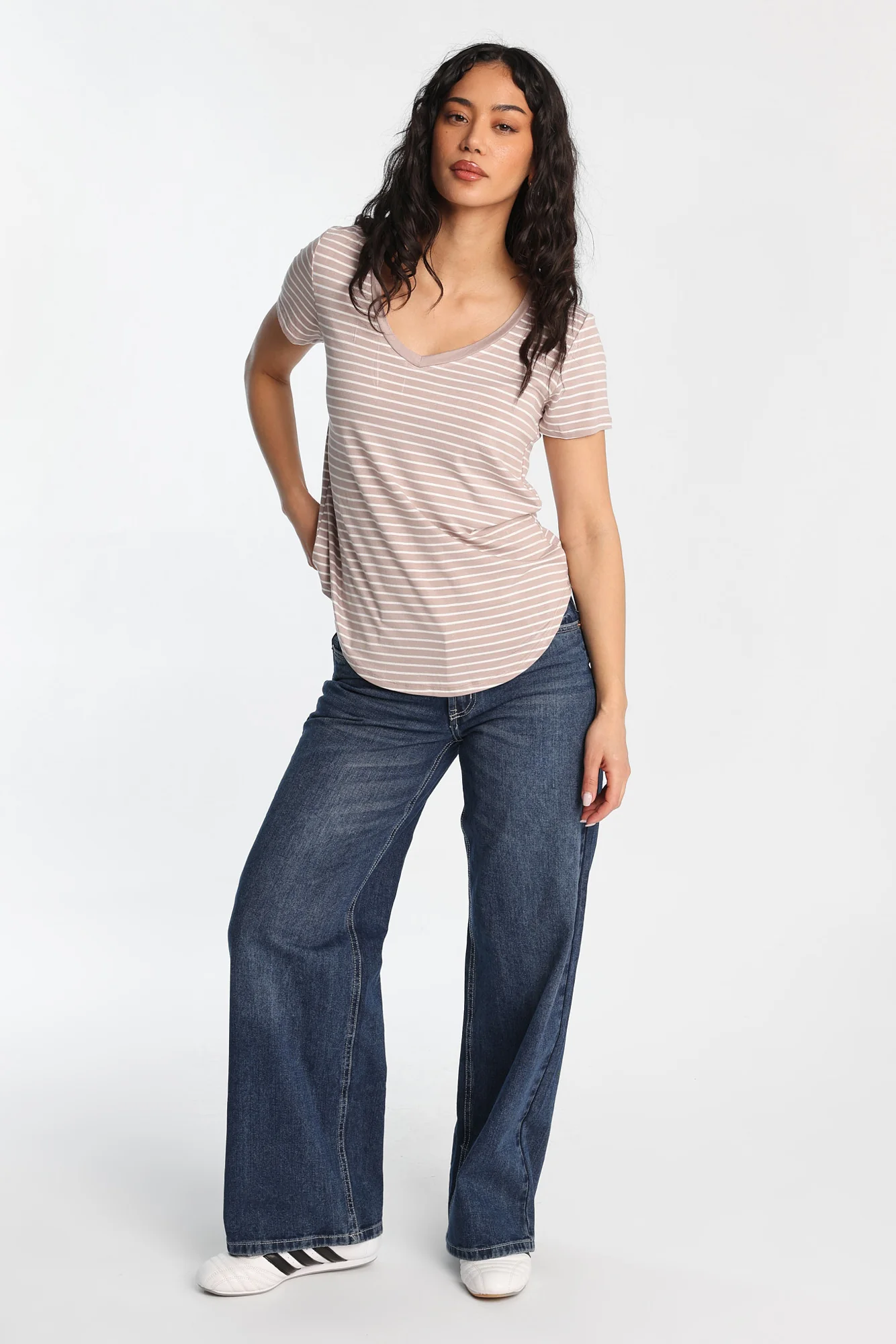 AERO Short Sleeve V-Neck Tee - Image 18