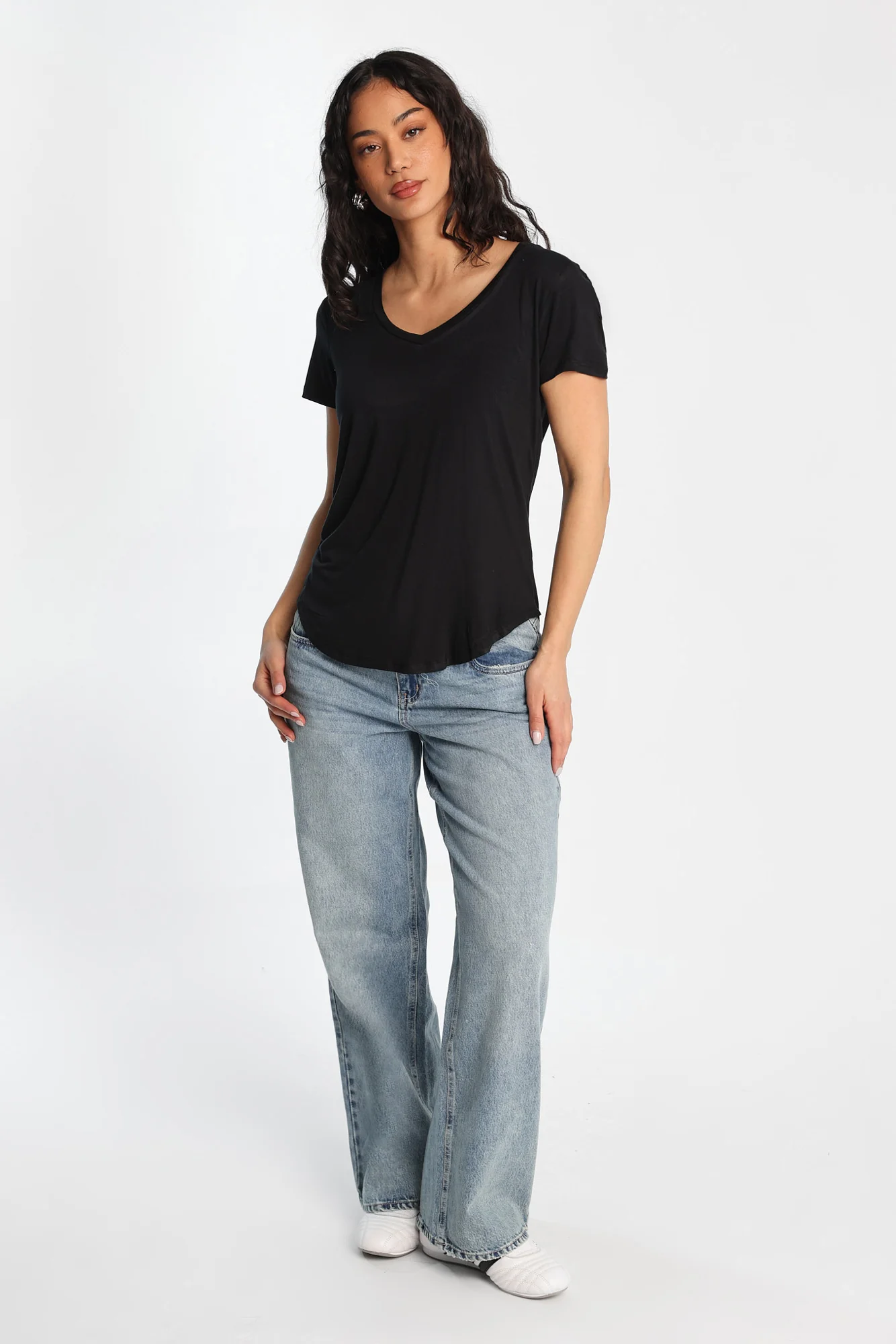 AERO Short Sleeve V-Neck Tee - Image 5